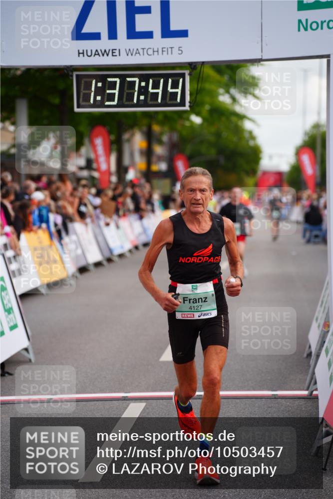 20.09.2026 - PSD Bank Halbmarathon LAZAROV Photography http://msf.ph/oto/10503457 20.09.2026 11:37:44 Ziel 1291, 1353, 1944, 2500, 2735, 3296, 4127 meine-sportfotos.de