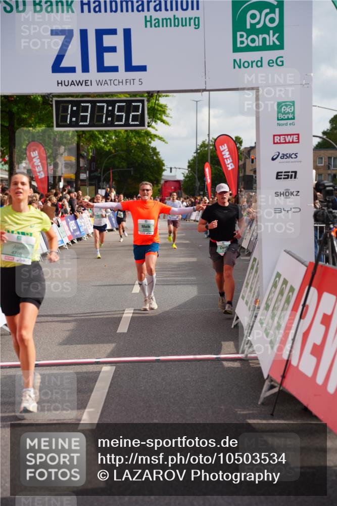 20.09.2026 - PSD Bank Halbmarathon LAZAROV Photography http://msf.ph/oto/10503534 20.09.2026 11:37:52 Ziel 1219, 3100, 3296, 4371, 4766 meine-sportfotos.de