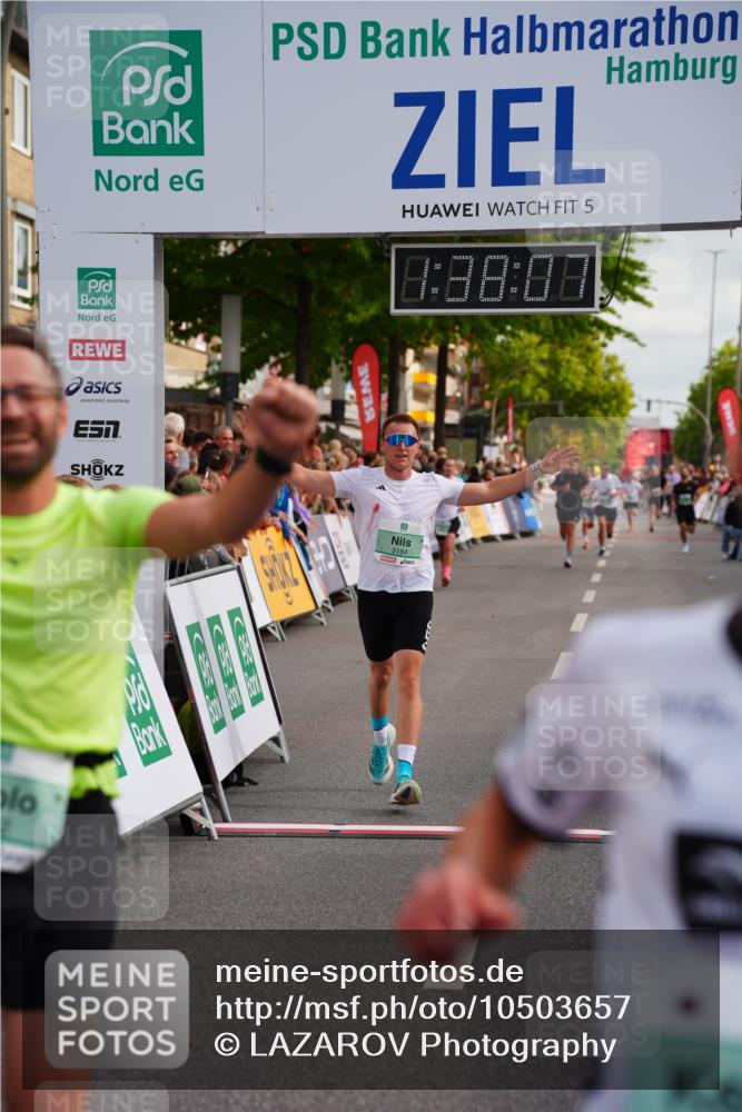 20.09.2026 - PSD Bank Halbmarathon LAZAROV Photography http://msf.ph/oto/10503657 20.09.2026 11:38:07 Ziel 1062, 1187, 2161, 3164, 4197, 4437 meine-sportfotos.de