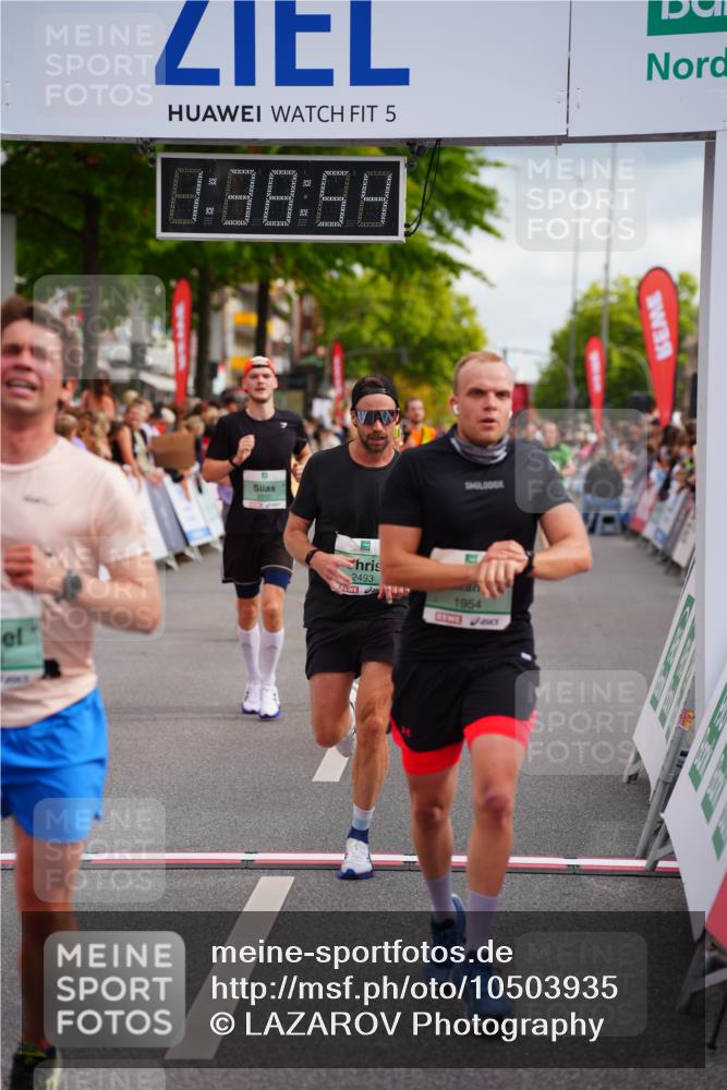 20.09.2026 - PSD Bank Halbmarathon LAZAROV Photography http://msf.ph/oto/10503935 20.09.2026 11:38:53 Ziel 1298, 1483, 1954, 2403, 2550, 3188, 3885 meine-sportfotos.de