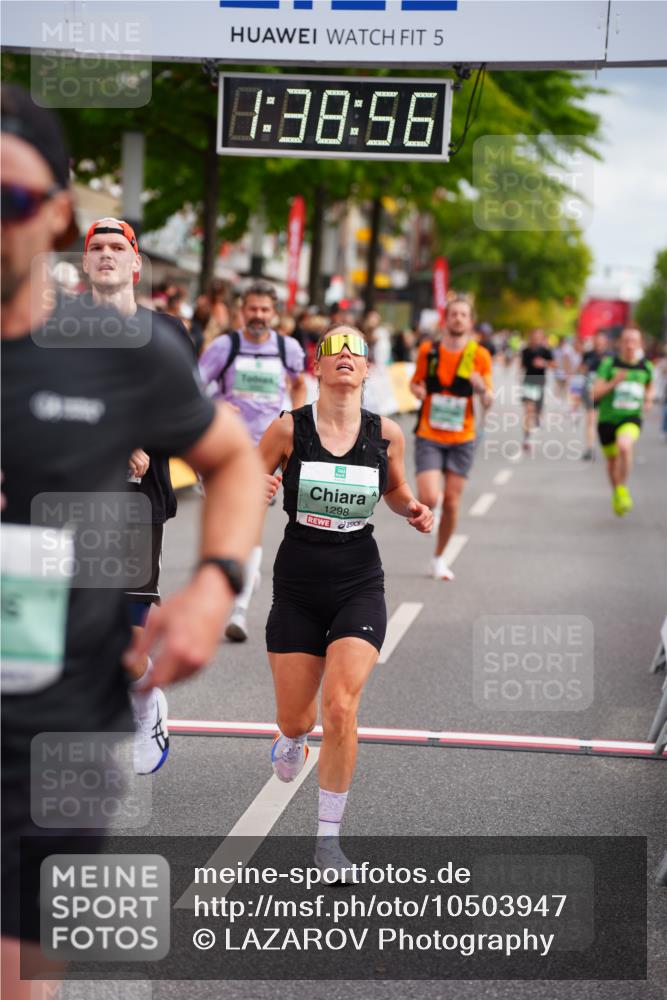 20.09.2026 - PSD Bank Halbmarathon LAZAROV Photography http://msf.ph/oto/10503947 20.09.2026 11:38:55 Ziel 1298, 1483, 1954, 2403, 2550, 3188, 3727, 3885 meine-sportfotos.de