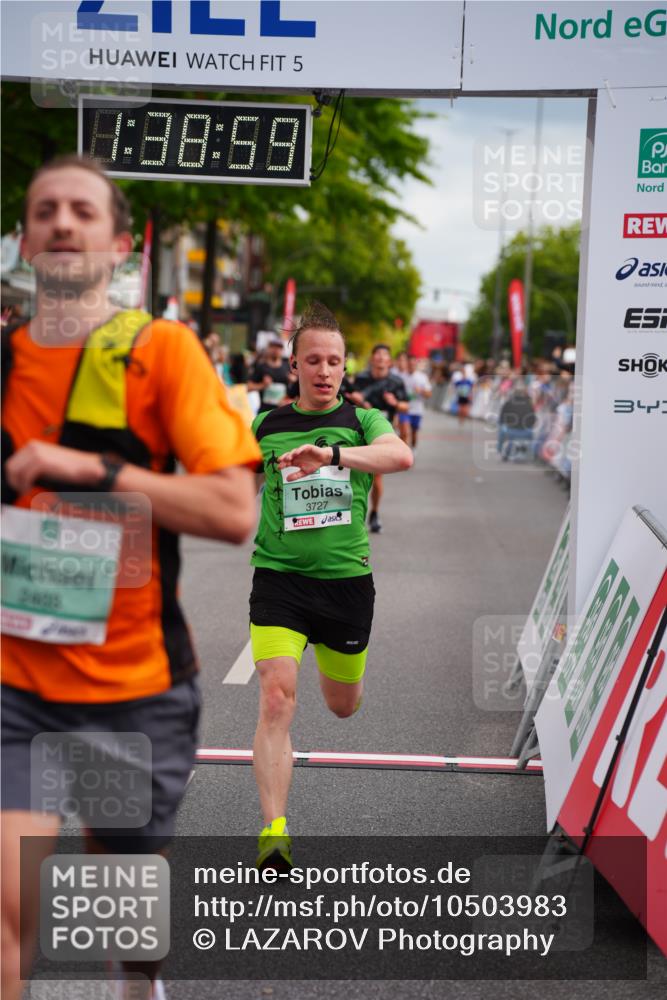 20.09.2026 - PSD Bank Halbmarathon LAZAROV Photography http://msf.ph/oto/10503983 20.09.2026 11:38:59 Ziel 1298, 1316, 1483, 1954, 2403, 2515, 2550, 3727, 3885 meine-sportfotos.de