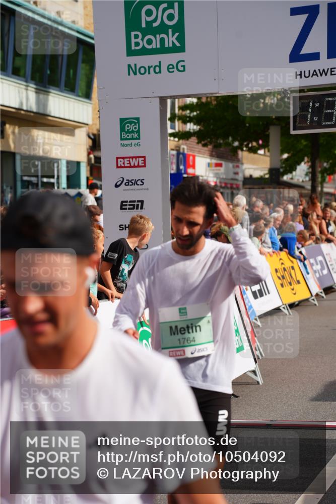 20.09.2026 - PSD Bank Halbmarathon LAZAROV Photography http://msf.ph/oto/10504092 20.09.2026 11:39:11 Ziel 1115, 1764, 4106, 4148, 4661, 4683 meine-sportfotos.de