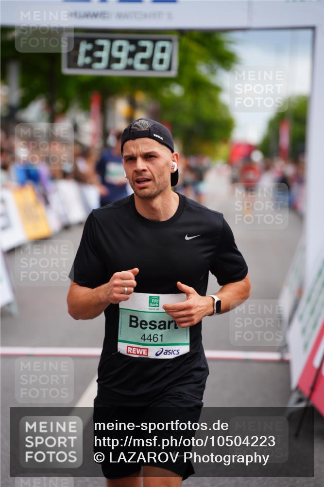 20.09.2026 - PSD Bank Halbmarathon LAZAROV Photography http://msf.ph/oto/10504223 20.09.2026 11:39:27 Ziel 2649, 3121, 3715, 4324, 4461 meine-sportfotos.de