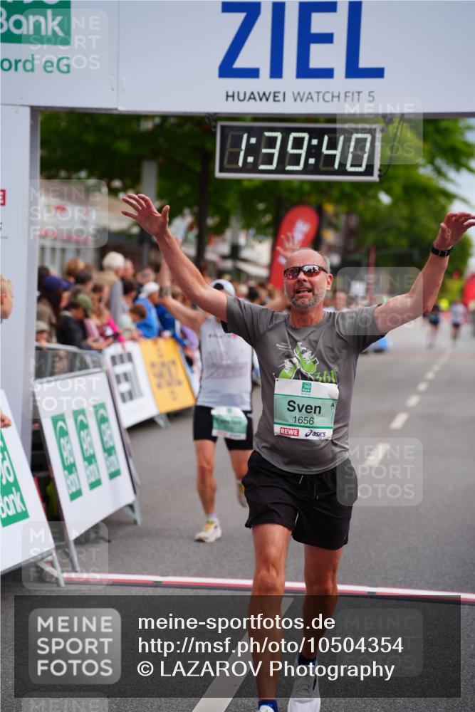 20.09.2026 - PSD Bank Halbmarathon LAZAROV Photography http://msf.ph/oto/10504354 20.09.2026 11:39:40 Ziel 1103, 1656, 1662, 1719, 2782, 3919, 4022, 4436 meine-sportfotos.de