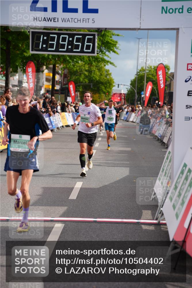 20.09.2026 - PSD Bank Halbmarathon LAZAROV Photography http://msf.ph/oto/10504402 20.09.2026 11:39:55 Ziel 1841, 4107, 4293 meine-sportfotos.de