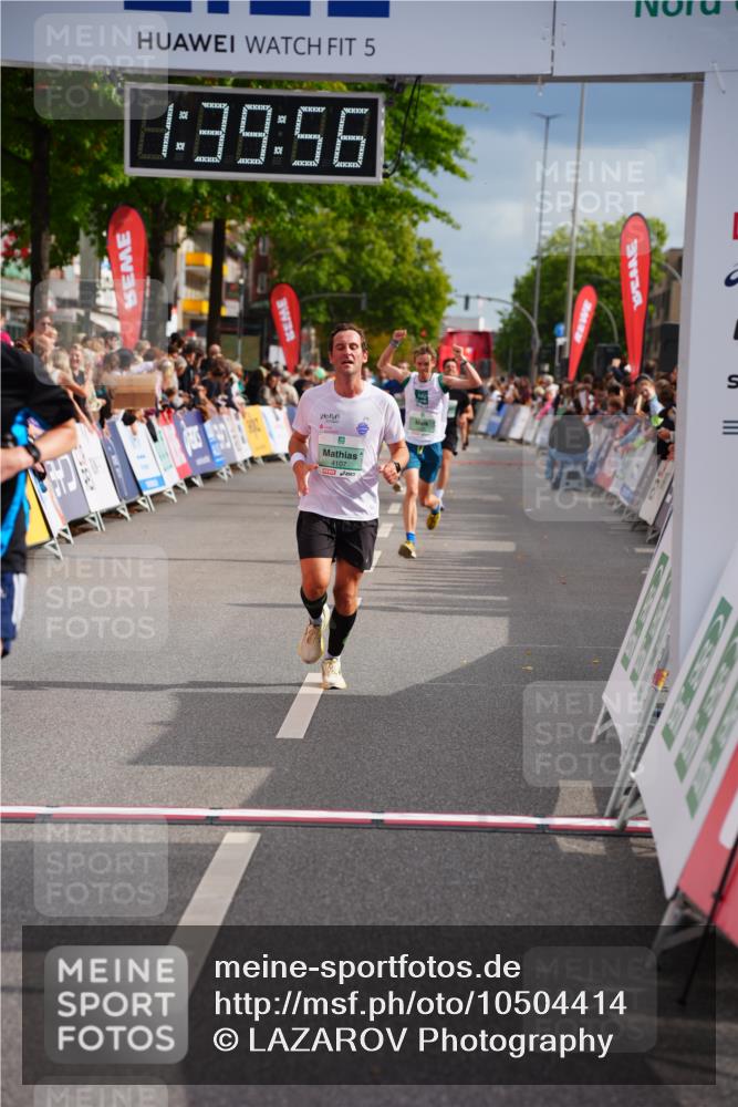 20.09.2026 - PSD Bank Halbmarathon LAZAROV Photography http://msf.ph/oto/10504414 20.09.2026 11:39:56 Ziel 1841, 4107, 4293 meine-sportfotos.de