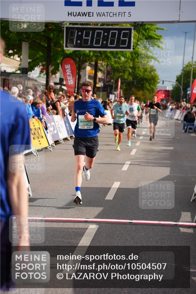 20.09.2026 - PSD Bank Halbmarathon LAZAROV Photography http://msf.ph/oto/10504507 20.09.2026 11:40:05 Ziel 2387, 3596, 4107, 4198, 4293, 4313, 4697 meine-sportfotos.de