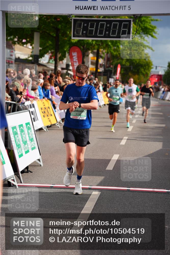20.09.2026 - PSD Bank Halbmarathon LAZAROV Photography http://msf.ph/oto/10504519 20.09.2026 11:40:05 Ziel 2387, 3596, 4107, 4198, 4293, 4313, 4697 meine-sportfotos.de