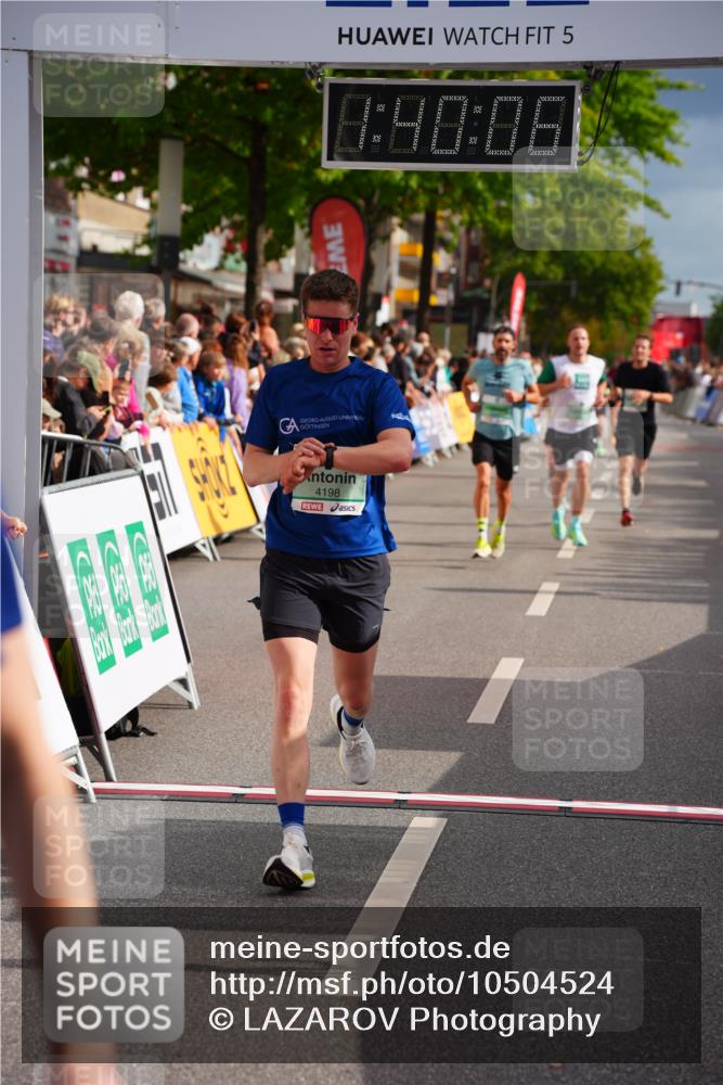 20.09.2026 - PSD Bank Halbmarathon LAZAROV Photography http://msf.ph/oto/10504524 20.09.2026 11:40:05 Ziel 2387, 3596, 4107, 4198, 4293, 4313, 4697 meine-sportfotos.de