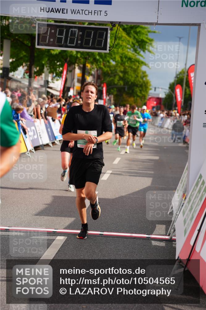 20.09.2026 - PSD Bank Halbmarathon LAZAROV Photography http://msf.ph/oto/10504565 20.09.2026 11:40:10 Ziel 3596, 3605, 3888, 4198, 4313, 4506, 4697 meine-sportfotos.de