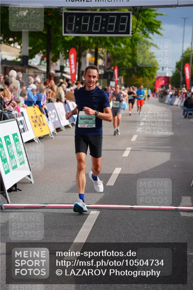 20.09.2026 - PSD Bank Halbmarathon LAZAROV Photography http://msf.ph/oto/10504734 20.09.2026 11:40:32 Ziel 1582, 2657, 4091 meine-sportfotos.de