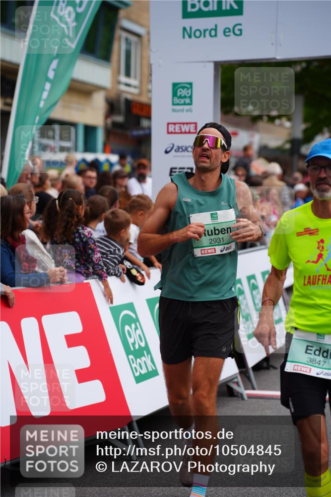 20.09.2026 - PSD Bank Halbmarathon LAZAROV Photography http://msf.ph/oto/10504845 20.09.2026 11:40:50 Ziel 2496, 2822, 2931, 3529, 3764, 3847 meine-sportfotos.de