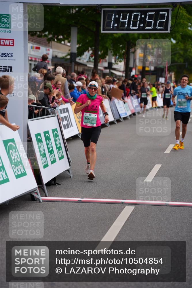 20.09.2026 - PSD Bank Halbmarathon LAZAROV Photography http://msf.ph/oto/10504854 20.09.2026 11:40:52 Ziel 2822, 2931, 3529, 3764, 3847 meine-sportfotos.de