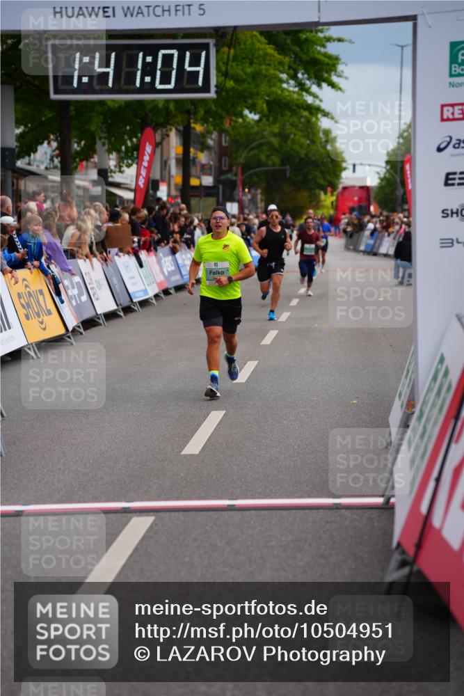 20.09.2026 - PSD Bank Halbmarathon LAZAROV Photography http://msf.ph/oto/10504951 20.09.2026 11:41:03 Ziel 2227, 2474, 2506, 2829 meine-sportfotos.de