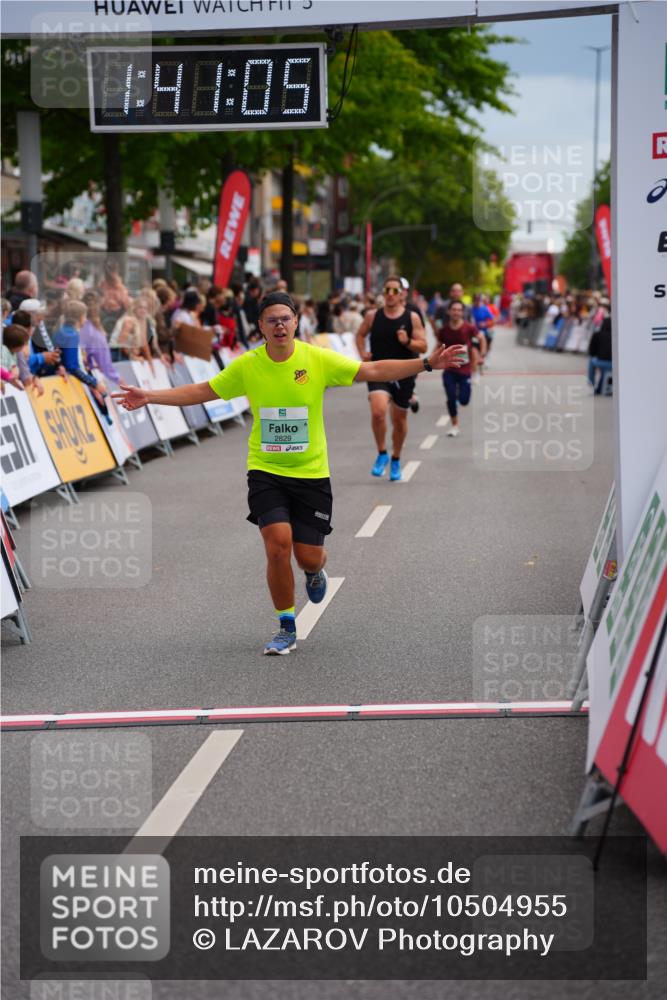20.09.2026 - PSD Bank Halbmarathon LAZAROV Photography http://msf.ph/oto/10504955 20.09.2026 11:41:05 Ziel 2227, 2474, 2506, 2829, 4482 meine-sportfotos.de