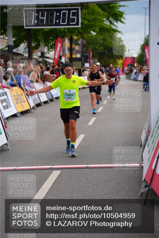 20.09.2026 - PSD Bank Halbmarathon LAZAROV Photography http://msf.ph/oto/10504959 20.09.2026 11:41:05 Ziel 2227, 2474, 2506, 2829, 4482 meine-sportfotos.de