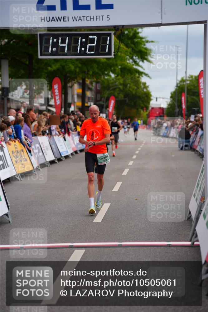 20.09.2026 - PSD Bank Halbmarathon LAZAROV Photography http://msf.ph/oto/10505061 20.09.2026 11:41:21 Ziel 1181, 1953, 2842, 4000, 4418 meine-sportfotos.de