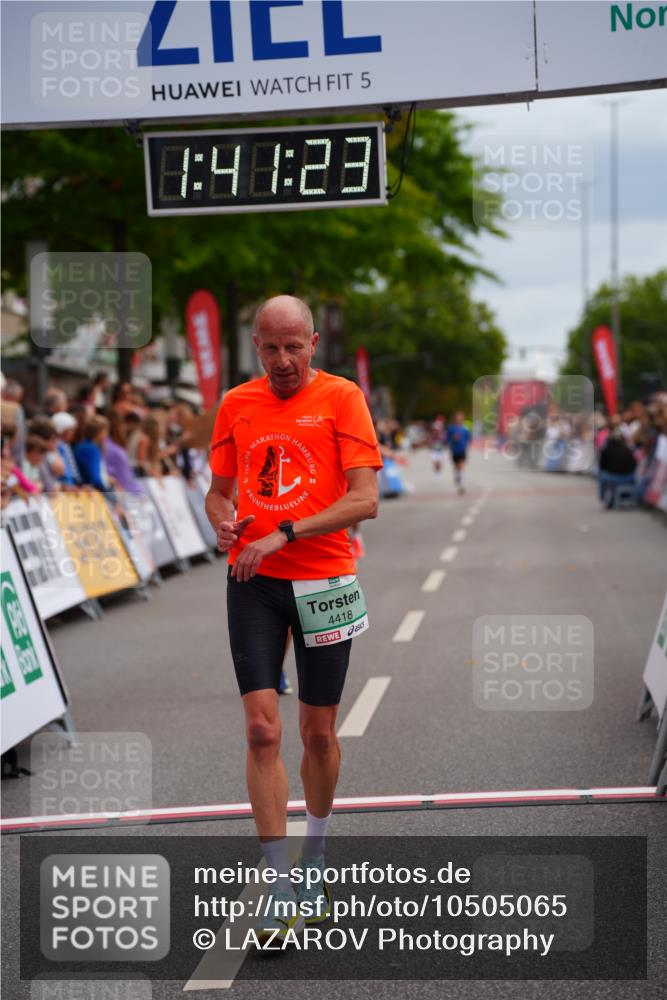 20.09.2026 - PSD Bank Halbmarathon LAZAROV Photography http://msf.ph/oto/10505065 20.09.2026 11:41:23 Ziel 1181, 1953, 2196, 2842, 4000, 4418 meine-sportfotos.de