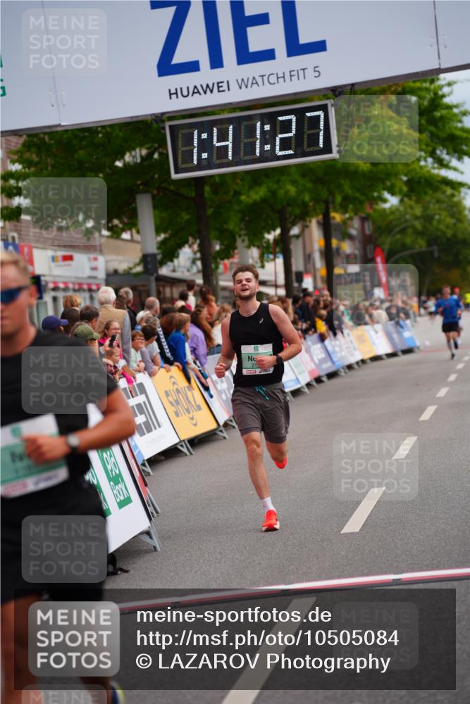 20.09.2026 - PSD Bank Halbmarathon LAZAROV Photography http://msf.ph/oto/10505084 20.09.2026 11:41:26 Ziel 1181, 2196, 4418 meine-sportfotos.de
