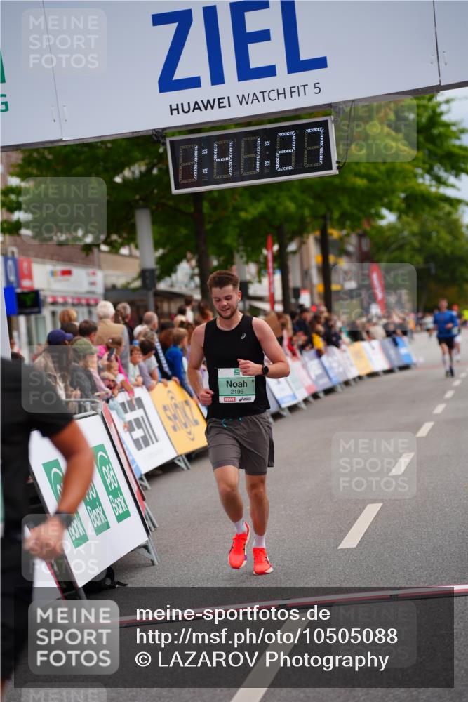 20.09.2026 - PSD Bank Halbmarathon LAZAROV Photography http://msf.ph/oto/10505088 20.09.2026 11:41:27 Ziel 1181, 2196, 4418 meine-sportfotos.de