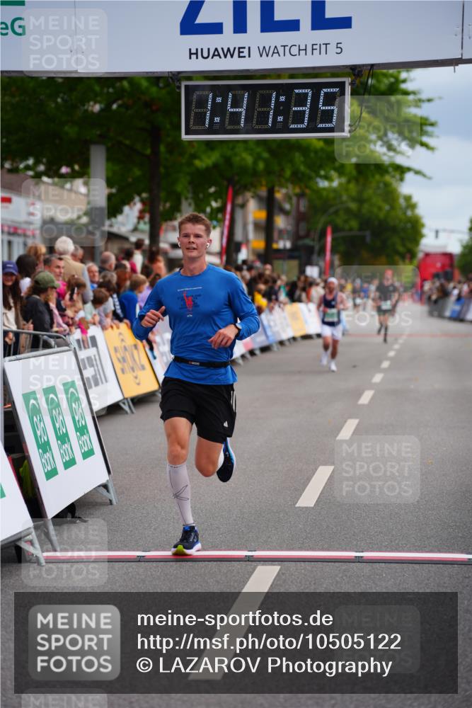 20.09.2026 - PSD Bank Halbmarathon LAZAROV Photography http://msf.ph/oto/10505122 20.09.2026 11:41:35 Ziel 2196, 3306 meine-sportfotos.de