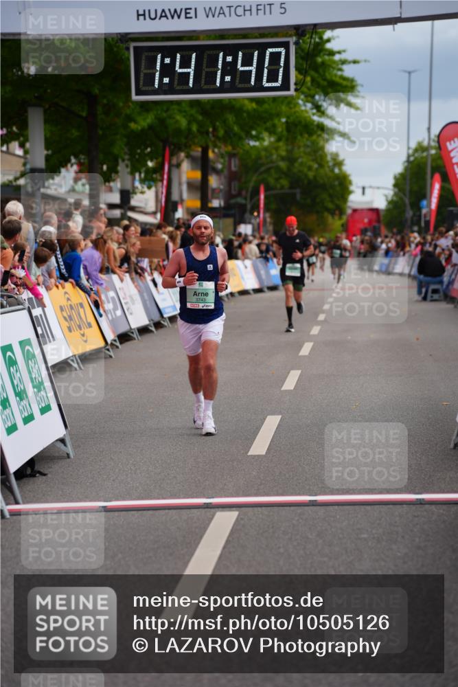 20.09.2026 - PSD Bank Halbmarathon LAZAROV Photography http://msf.ph/oto/10505126 20.09.2026 11:41:40 Ziel 3306, 3743, 4012 meine-sportfotos.de