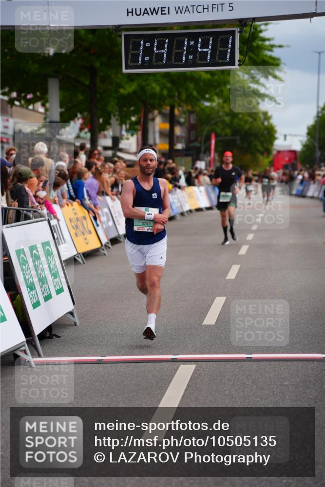 20.09.2026 - PSD Bank Halbmarathon LAZAROV Photography http://msf.ph/oto/10505135 20.09.2026 11:41:40 Ziel 3306, 3743, 4012 meine-sportfotos.de