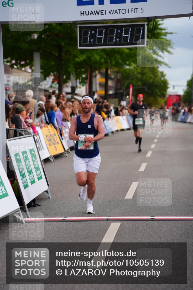 20.09.2026 - PSD Bank Halbmarathon LAZAROV Photography http://msf.ph/oto/10505139 20.09.2026 11:41:41 Ziel 3306, 3743, 4012 meine-sportfotos.de