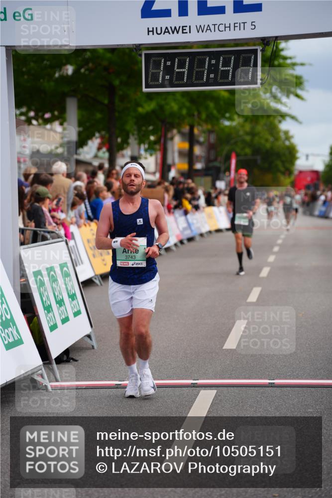 20.09.2026 - PSD Bank Halbmarathon LAZAROV Photography http://msf.ph/oto/10505151 20.09.2026 11:41:41 Ziel 3306, 3743, 4012 meine-sportfotos.de