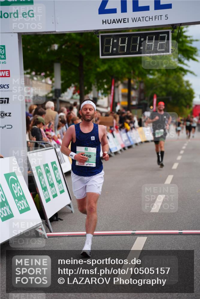 20.09.2026 - PSD Bank Halbmarathon LAZAROV Photography http://msf.ph/oto/10505157 20.09.2026 11:41:41 Ziel 3306, 3743, 4012 meine-sportfotos.de