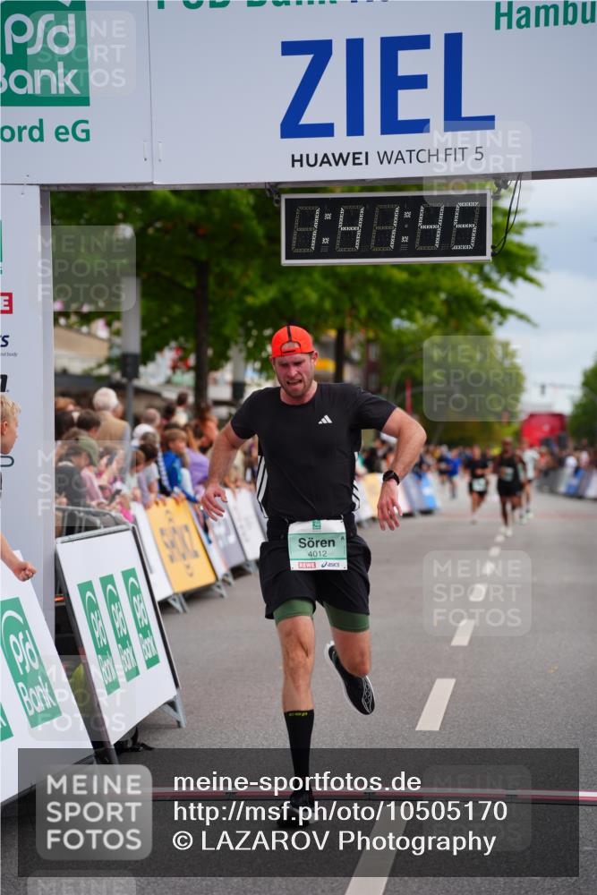 20.09.2026 - PSD Bank Halbmarathon LAZAROV Photography http://msf.ph/oto/10505170 20.09.2026 11:41:44 Ziel 3743, 4012 meine-sportfotos.de