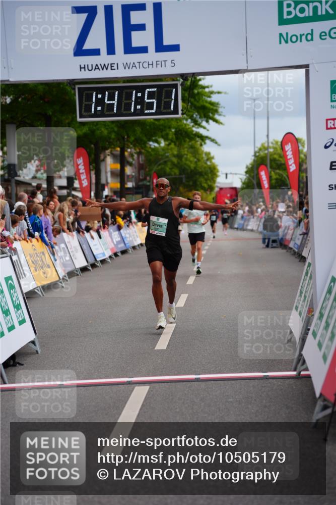 20.09.2026 - PSD Bank Halbmarathon LAZAROV Photography http://msf.ph/oto/10505179 20.09.2026 11:41:51 Ziel 1583, 1803, 4012 meine-sportfotos.de
