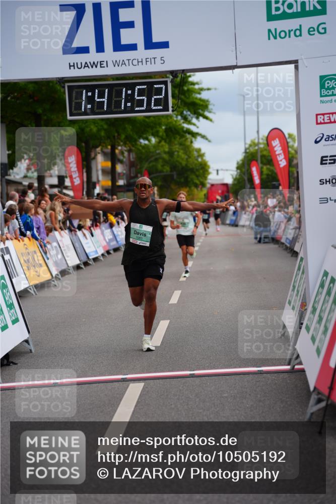 20.09.2026 - PSD Bank Halbmarathon LAZAROV Photography http://msf.ph/oto/10505192 20.09.2026 11:41:51 Ziel 1583, 1803, 4012 meine-sportfotos.de