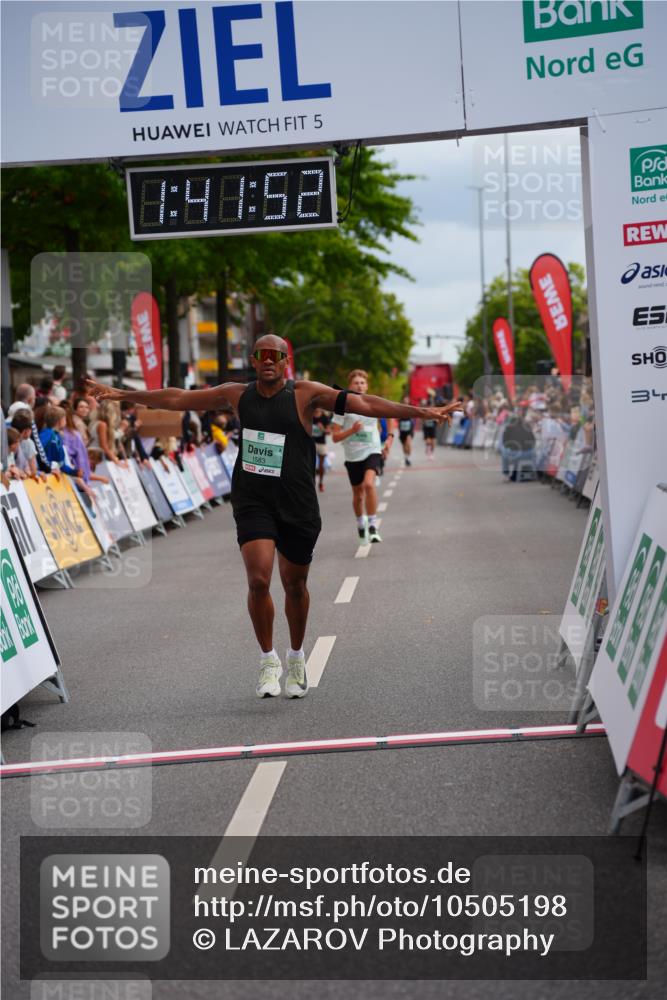 20.09.2026 - PSD Bank Halbmarathon LAZAROV Photography http://msf.ph/oto/10505198 20.09.2026 11:41:52 Ziel 1583, 1803, 4012, 4353 meine-sportfotos.de