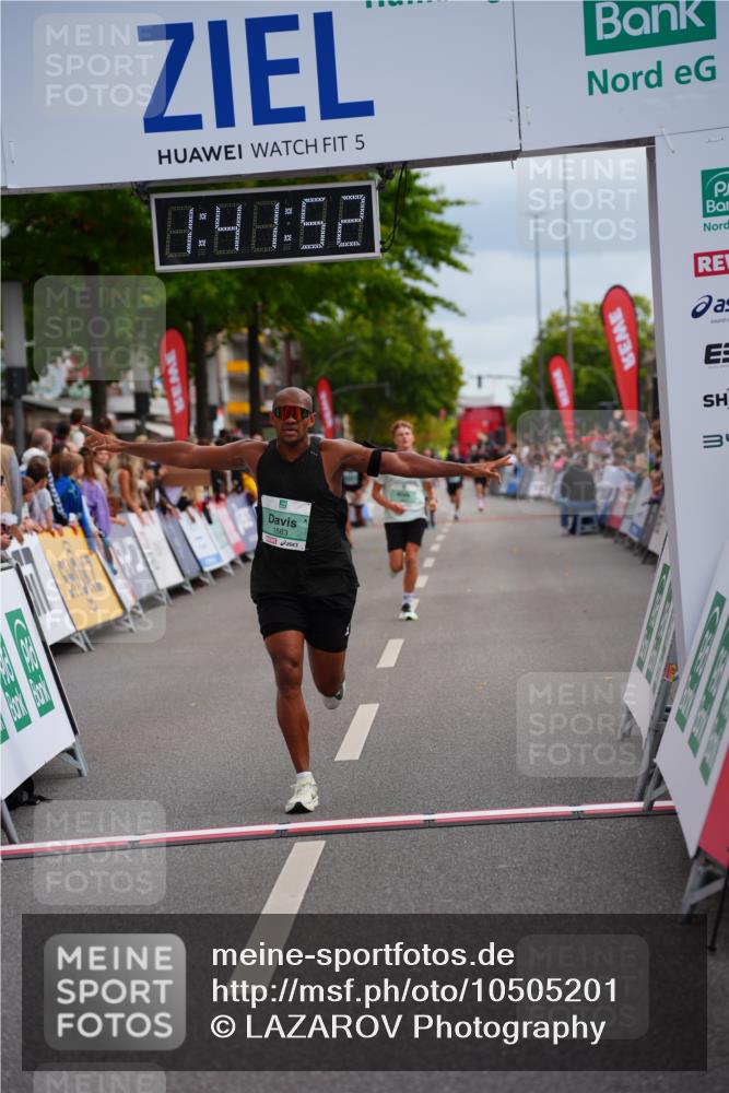 20.09.2026 - PSD Bank Halbmarathon LAZAROV Photography http://msf.ph/oto/10505201 20.09.2026 11:41:52 Ziel 1583, 1803, 4012, 4353 meine-sportfotos.de