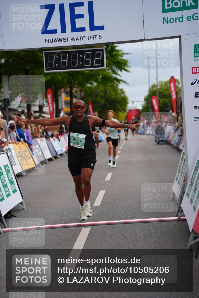 20.09.2026 - PSD Bank Halbmarathon LAZAROV Photography http://msf.ph/oto/10505206 20.09.2026 11:41:52 Ziel 1583, 1803, 4012, 4353 meine-sportfotos.de