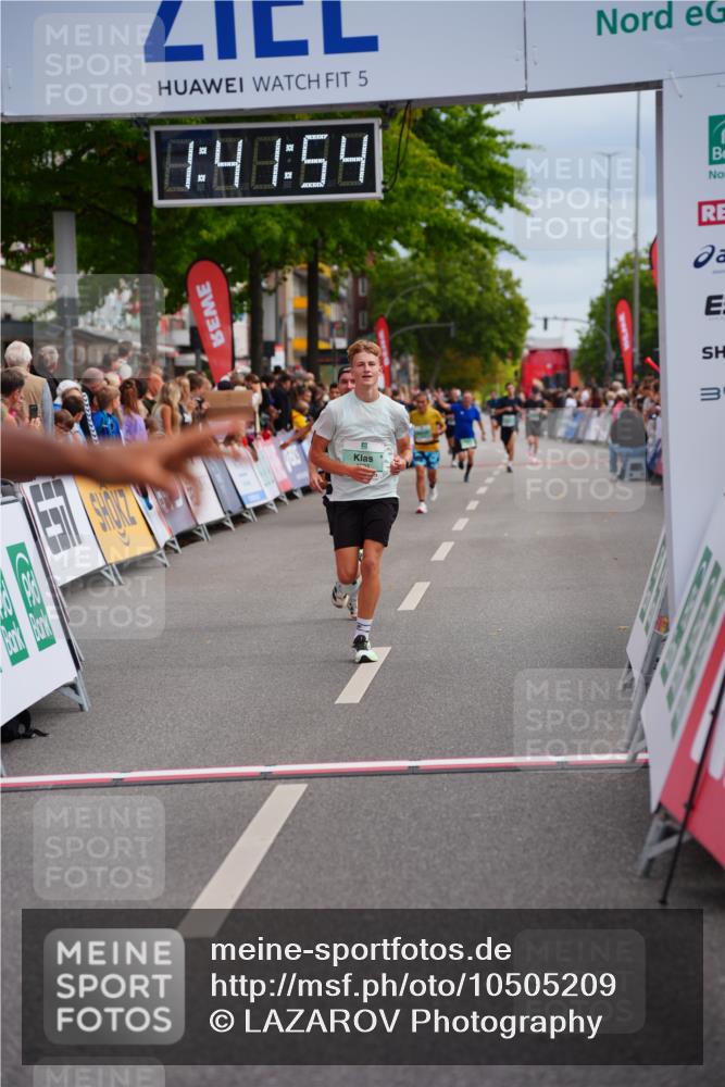 20.09.2026 - PSD Bank Halbmarathon LAZAROV Photography http://msf.ph/oto/10505209 20.09.2026 11:41:54 Ziel 1583, 1803, 4353 meine-sportfotos.de