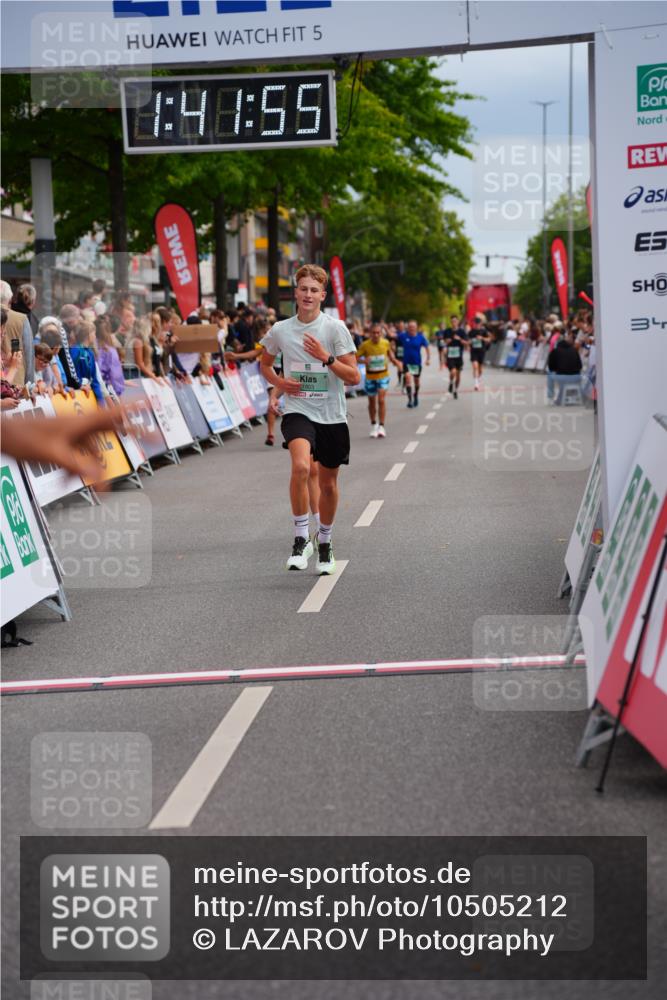 20.09.2026 - PSD Bank Halbmarathon LAZAROV Photography http://msf.ph/oto/10505212 20.09.2026 11:41:54 Ziel 1583, 1803, 4353 meine-sportfotos.de