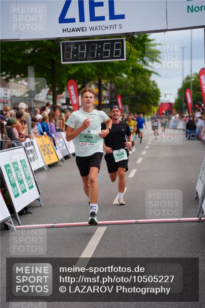 20.09.2026 - PSD Bank Halbmarathon LAZAROV Photography http://msf.ph/oto/10505227 20.09.2026 11:41:55 Ziel 1583, 1803, 2069, 4353 meine-sportfotos.de