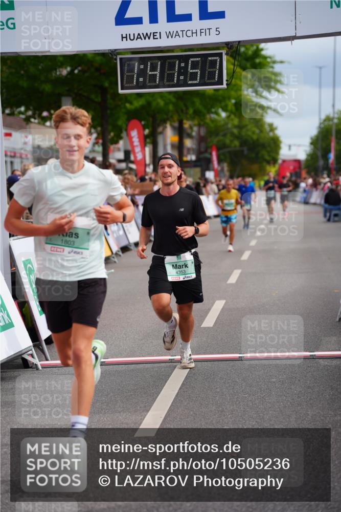 20.09.2026 - PSD Bank Halbmarathon LAZAROV Photography http://msf.ph/oto/10505236 20.09.2026 11:41:56 Ziel 1583, 1803, 2069, 4353 meine-sportfotos.de