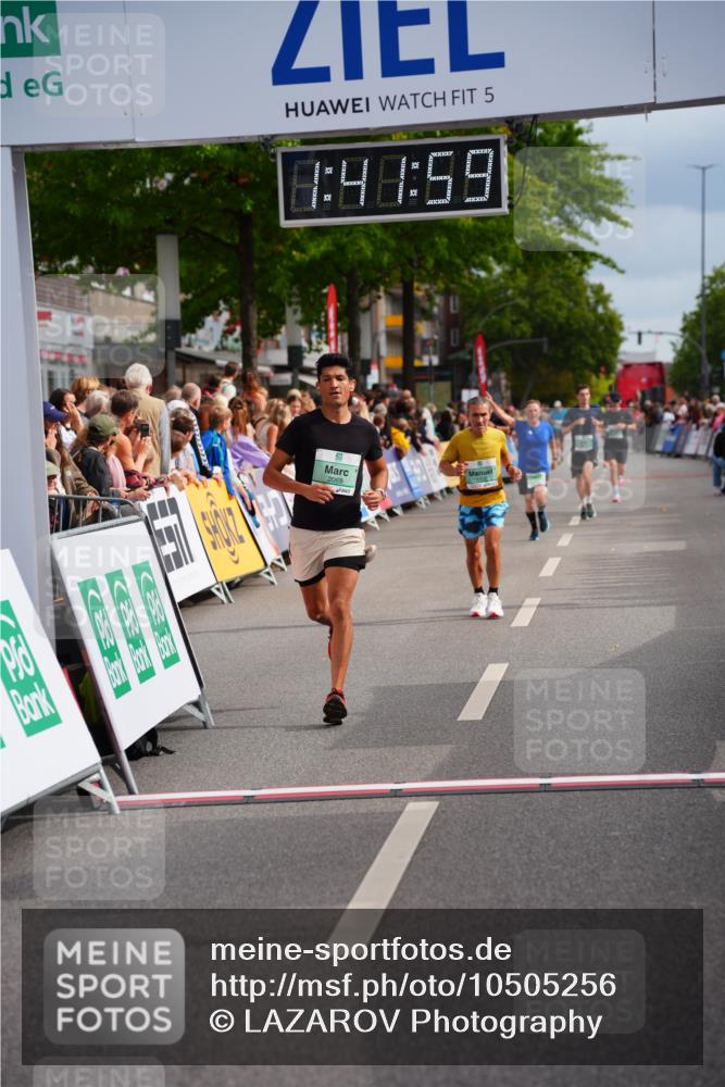 20.09.2026 - PSD Bank Halbmarathon LAZAROV Photography http://msf.ph/oto/10505256 20.09.2026 11:41:58 Ziel 1583, 1803, 1852, 2069, 4353 meine-sportfotos.de