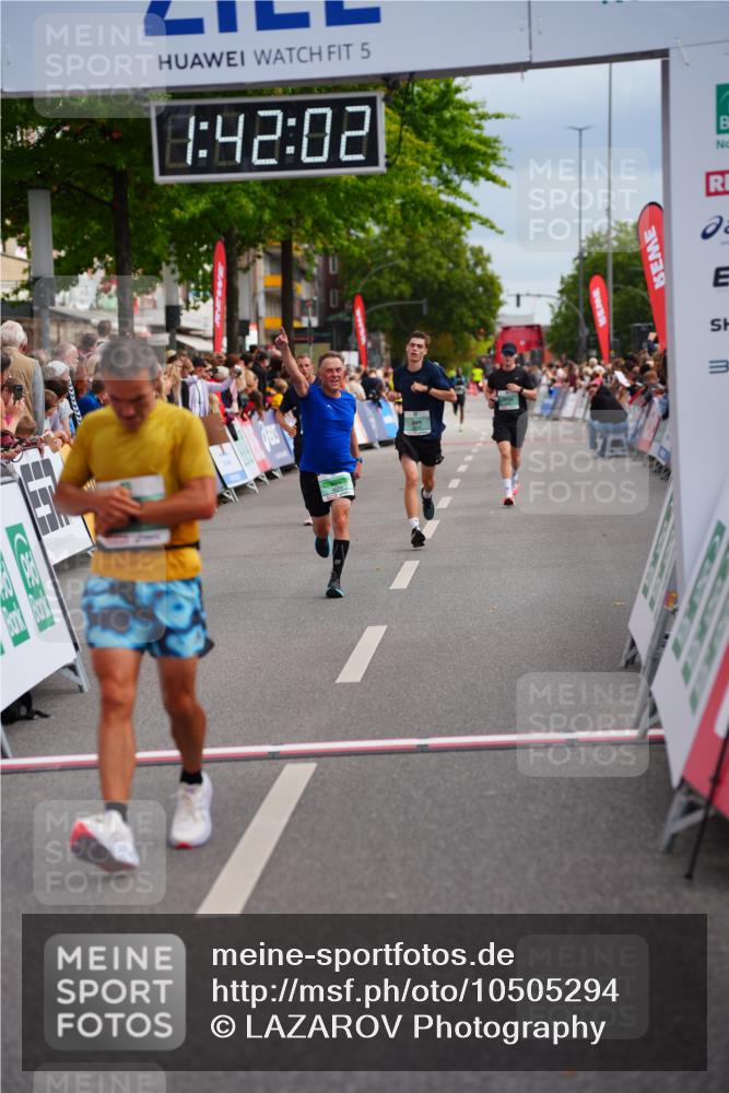 20.09.2026 - PSD Bank Halbmarathon LAZAROV Photography http://msf.ph/oto/10505294 20.09.2026 11:42:02 Ziel 1803, 1852, 2069, 2267, 3608, 4353, 4654 meine-sportfotos.de