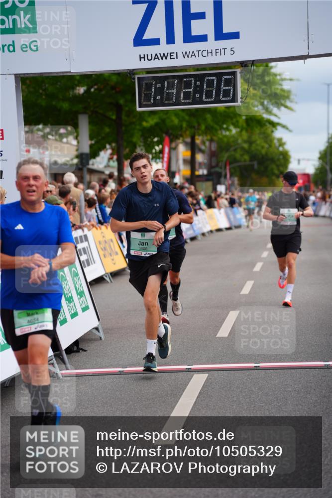 20.09.2026 - PSD Bank Halbmarathon LAZAROV Photography http://msf.ph/oto/10505329 20.09.2026 11:42:05 Ziel 1852, 2069, 2267, 2981, 3608, 4654 meine-sportfotos.de