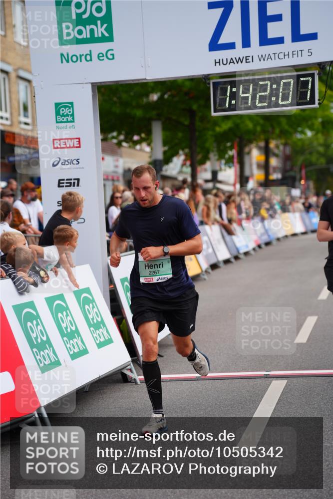 20.09.2026 - PSD Bank Halbmarathon LAZAROV Photography http://msf.ph/oto/10505342 20.09.2026 11:42:07 Ziel 1852, 2069, 2267, 2981, 3608, 4654 meine-sportfotos.de