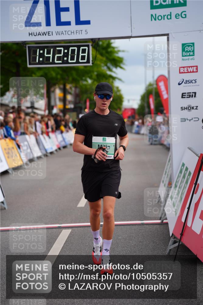 20.09.2026 - PSD Bank Halbmarathon LAZAROV Photography http://msf.ph/oto/10505357 20.09.2026 11:42:08 Ziel 1852, 2267, 2981, 3608, 4654 meine-sportfotos.de