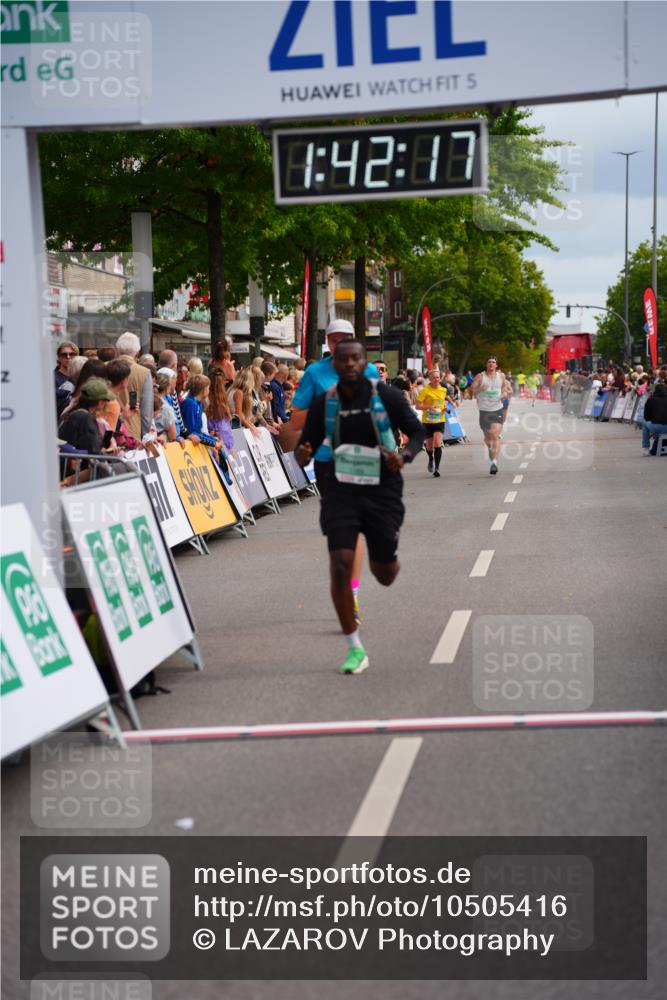 20.09.2026 - PSD Bank Halbmarathon LAZAROV Photography http://msf.ph/oto/10505416 20.09.2026 11:42:16 Ziel 1188, 1879, 2179, 2633 meine-sportfotos.de