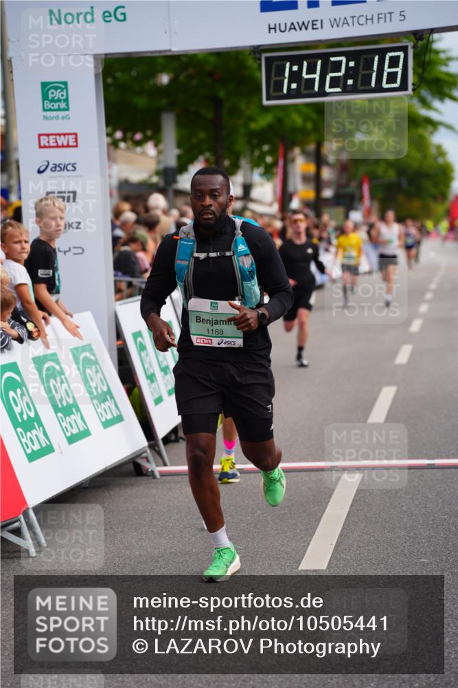 20.09.2026 - PSD Bank Halbmarathon LAZAROV Photography http://msf.ph/oto/10505441 20.09.2026 11:42:18 Ziel 1188, 1879, 2179, 2633 meine-sportfotos.de