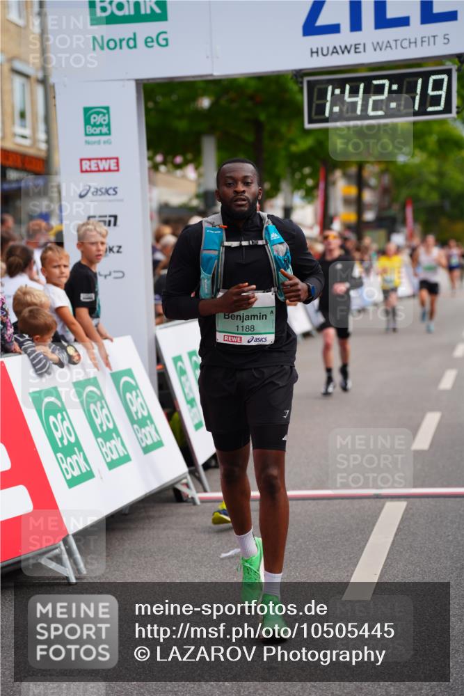 20.09.2026 - PSD Bank Halbmarathon LAZAROV Photography http://msf.ph/oto/10505445 20.09.2026 11:42:18 Ziel 1188, 1879, 2179, 2633 meine-sportfotos.de
