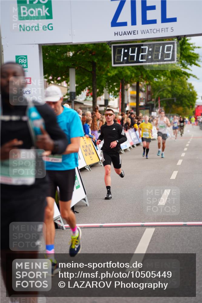 20.09.2026 - PSD Bank Halbmarathon LAZAROV Photography http://msf.ph/oto/10505449 20.09.2026 11:42:19 Ziel 1188, 1879, 2179, 2256, 2633, 4653 meine-sportfotos.de